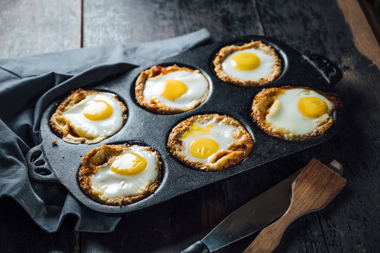 Foof: Baked toast bread egg with tomato