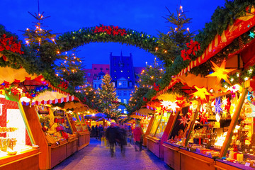 Leipzig Weihnachtsmarkt am Abend - Leipzig Christmas market in the evening - obrazy, fototapety, plakaty