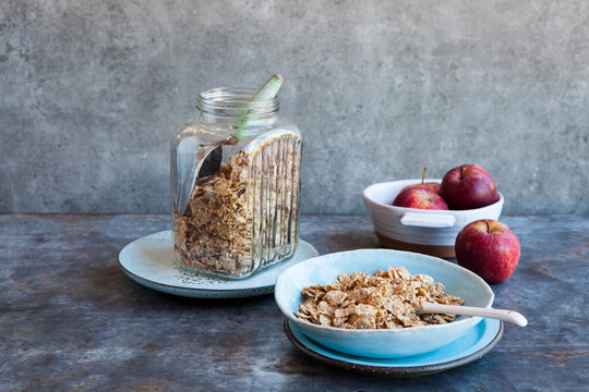 Breakfast cereal with apples