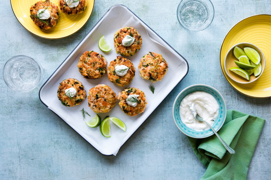 Fresh salmon cakes (patties) with dill and lemon