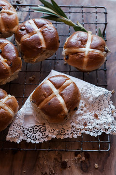 Allspice hot cross buns