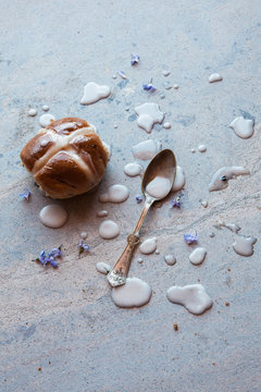 Hot cross bun with frosting