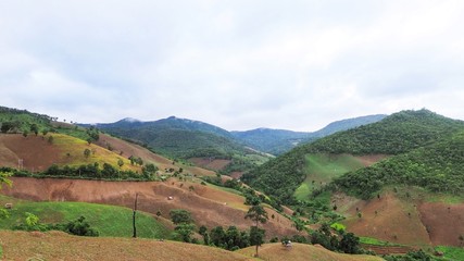Obraz premium The deforestation problem caused from the expansion of highland farming area by ethnic groups (hill tribe people) in mountainous area of Northern Thailand.