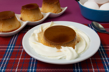 Flan de huevo con nata