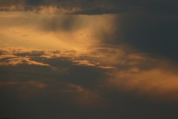 Fototapeta na wymiar Brouillard soleil couchant