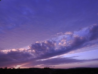 Coucher du soleil et nuages dispersés (1)