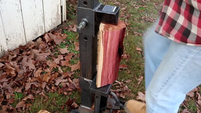 Using a wood splitter for fireplace logs
