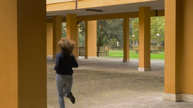 "Flat Earthers" Theory: woman disappears and then reappears on the opposite side