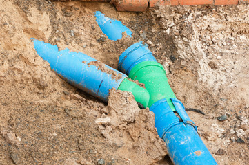 Provisorische Rohr Reparatur - Reparaturarbeiten an der Hausentwässerung