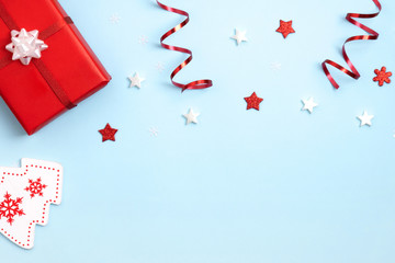 Obraz premium New Year and Christmas composition. Frame frome red and white christmas toys on blue background. Top view, flat lay, copy space