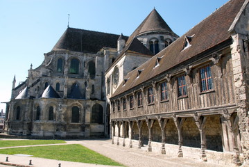 ville de Noyon, biblioth&egrave;que du Chapitre construite vers 1506 et 1507 et cath&eacute;drale, d&eacute;partement de l'Oise, France
