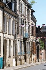 Ville de Noyon, vieille façades du centre ville, département de l'Oise, France