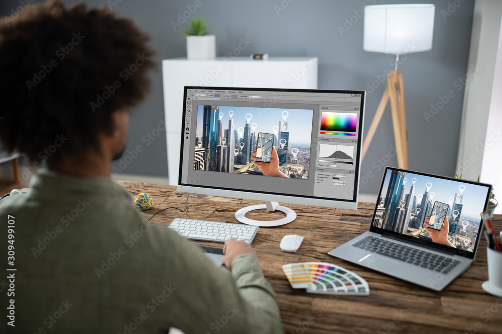Aufkleber Designer Editing Photo On Computer