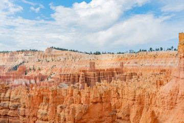 Hiking in the beautiful Queens Garden Trail of Bryce Canyon National Park