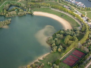 vue aérienne de la base de loisirs du Val de Seine dans les Yvelines en France