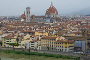 Obraz premium The old Cathedral of Santa Maria del Fiore in the cityscape on a September foggy morning. Florence, Italy