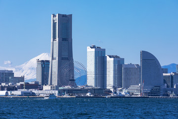 Fototapeta premium (神奈川県ｰ都市風景)富士山と横浜湾岸エリア５ 