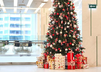 New Year tree with gifts in the shopping center of the city