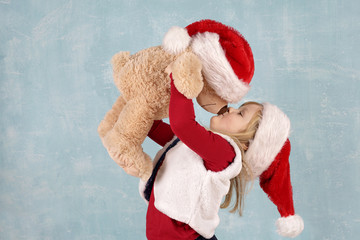 den Teddybär knutschen