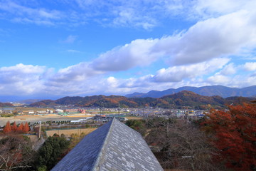 西の丸三重櫓から佐和山城跡を眺める（彦根城）