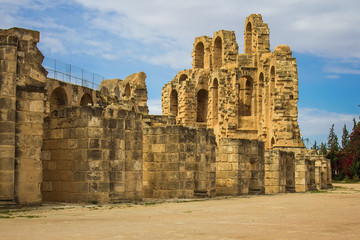 Fototapeta na wymiar Panoramic view of ancient roman amphitheater in El Djem, Tunisia, North Africa