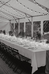 table de mariage éclairée à la bougie 