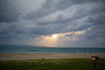 雲間から覗く太陽