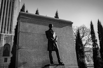 Statue of Abraham Lincoln in front of the Nebraska State Capital building in Nebraska