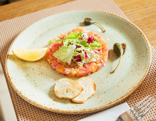fish tartar with salad and lemon