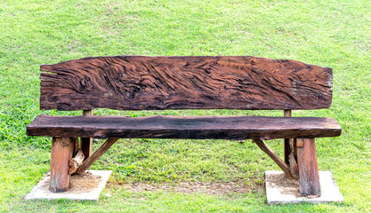 The wooden bench in the green lawn is a aesthetic yard.