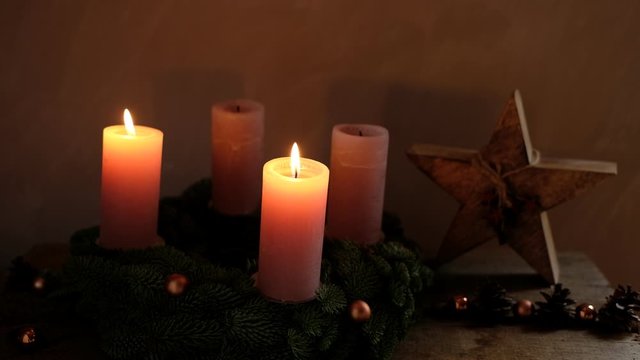 flackernde Kerzen zum 2. Advent