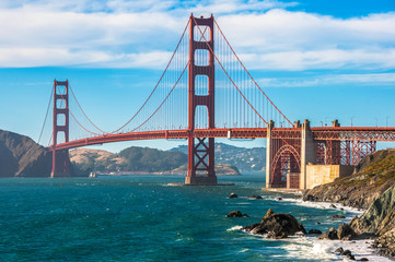 Die berühmte Golden Gate Bridge - eine der Weltsehenswürdigkeiten in San Francisco Kalifornien