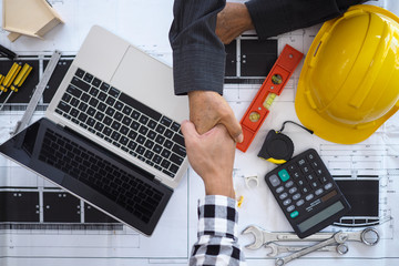 Hand in hand between project contractors and customers due to negotiation of expenses and...