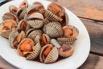 Fresh plate of cockle clam seafood