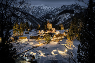 冬の五箇山　相倉集落　ライトアップ © ginR