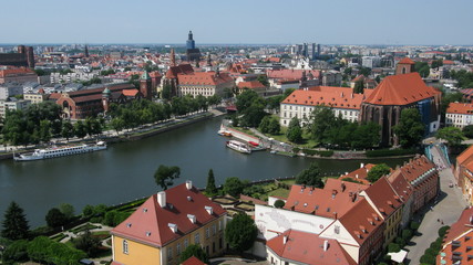 Obraz premium panoramic view of the Tumski island, Wroclaw and the Odra river from the tower of the Wroclaw Cathedral, Wroclaw, Poland