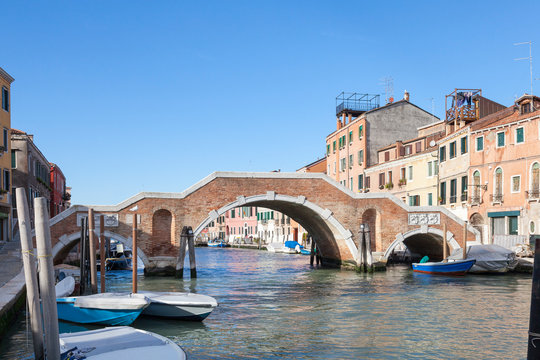 Ponte dei Tre Archi on the Cannaregio Canal, Cannaregio, Venice, Veneto, Italy © gozzoli