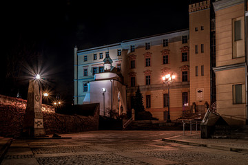 budynek Collegium Maius Uniwersytetu Opolskiego w nocy © Henryk Niestrój