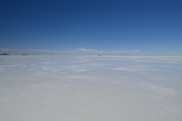 青空のウユニ塩湖