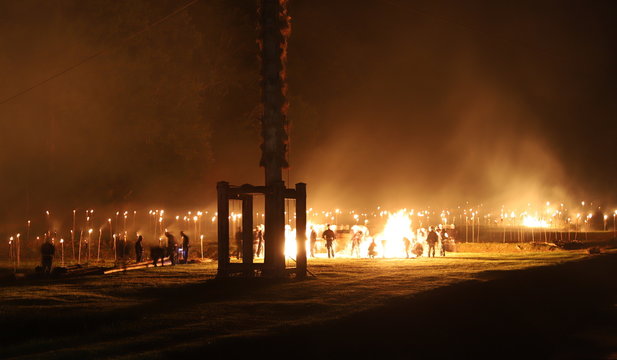 京都・左京区の夏の風物詩、広河原松上げ。京都の火の神事。