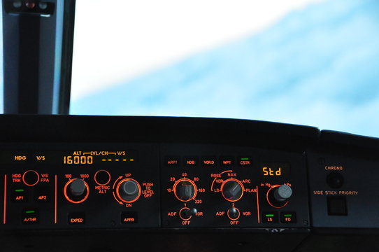 Flight Control Unit (FCU) of an Airbus A320 in flight, cockpit view