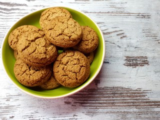  close-up of flour products, dessert, sweet crispy oatmeal round cookies on a green plate