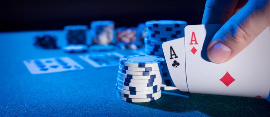 Man plays poker in the casino - obrazy, fototapety, plakaty