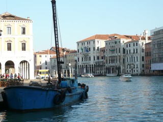 ヴェネツィア　建物　水路03