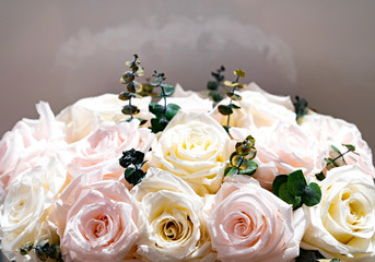 Bouquet of cream and rose roses