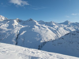 Fototapeta na wymiar beautiful skitouring day in otztal alps in austria