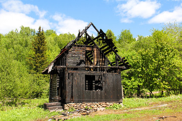 Fototapeta na wymiar Burnt wooden house