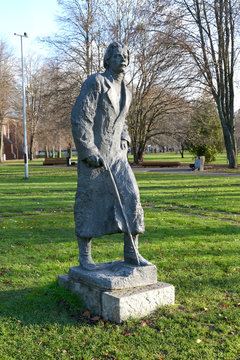 KALININGRAD, RUSSIA - NOVEMBER 30, 2019: "Gorky" sculpture on sunny autumn day. Park of a sculpture
