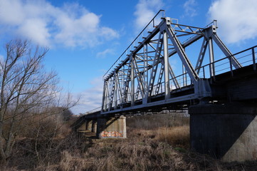 Fototapeta na wymiar Railway bridge over the river
