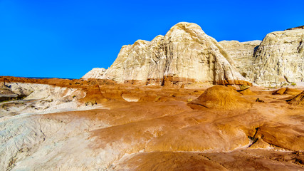 Fototapeta na wymiar The colorful sandstone mountains on the Toadstool Trail in Grand Staircase-Escalante Monument in Utah, Unites States